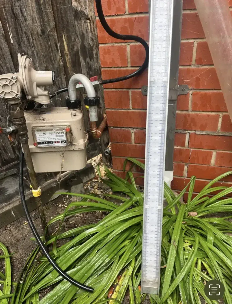 Gas meter and regulator connection on a brick wall – Leopold gas plumber