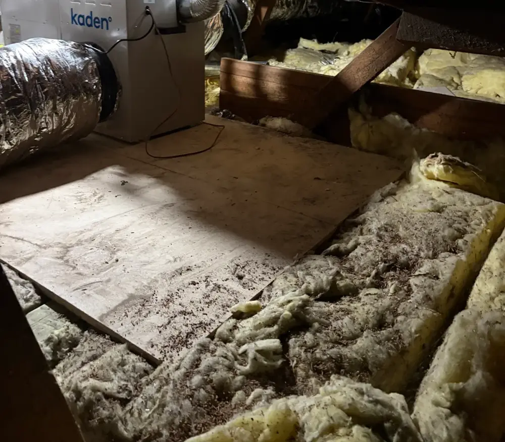 Gas heating unit in a roof space on insulation